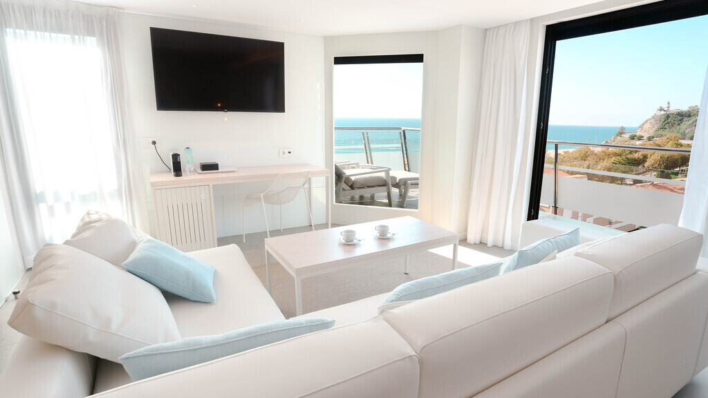 OCEAN7 SUITE WITH HYDROMASSAGE & TERRACE SEA VIEW 